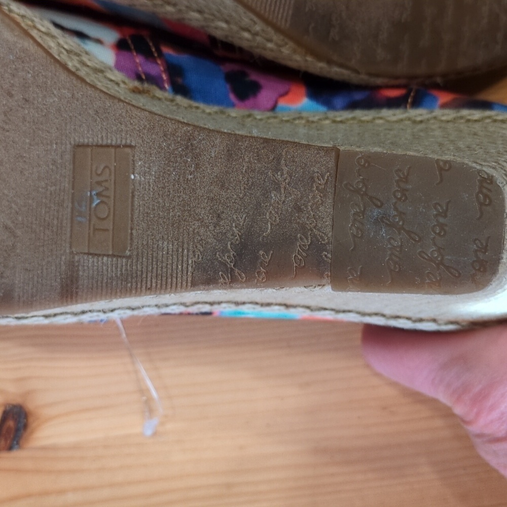 Step into Summer with Toms Oahu Espadrille: Perfect Blend of Style and Comfort - Picture 12 of 15
